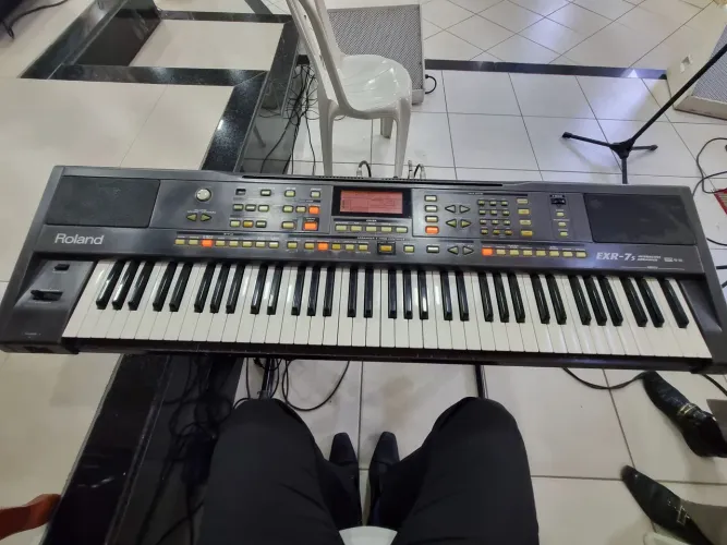 Teclado Roland EXR -7S