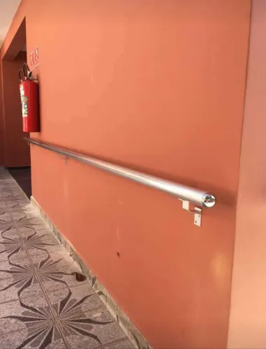 Corrimão de parede em alumínio para escadas / Fabricamos sob medida / R$140,00 o metro 