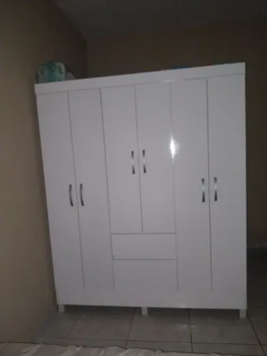 Guarda-Roupa Branco com 6 Portas