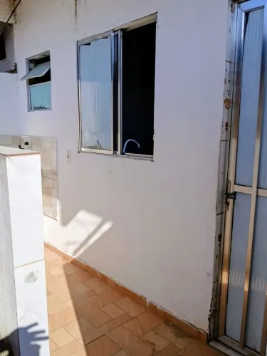 Aluga-se quitinete no bairro valverde nova Iguaçu