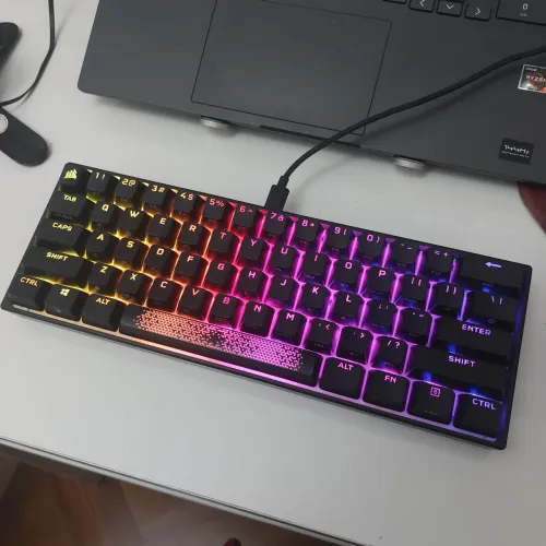 Teclado Mecânico Gamer RGB Corsair K65 Mini Mini