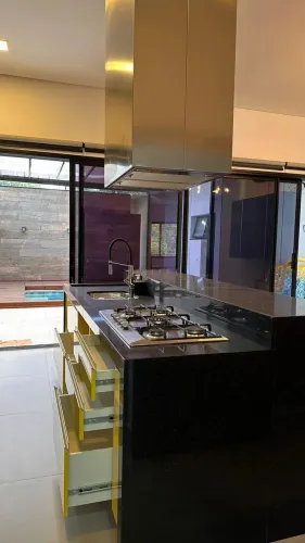 Casa à venda em Sorocaba, Condomínio Residencial Giverny, com 3 suítes, com 255 m²