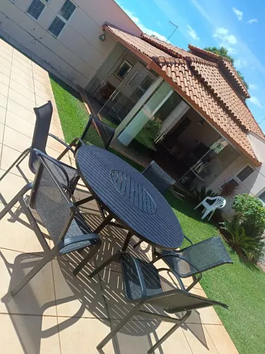 Conjunto de mesa e cadeiras para área externa