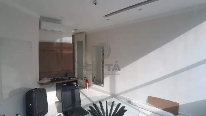 Sala a venda no Bairro Mansões Antônio em Campinas/SP.