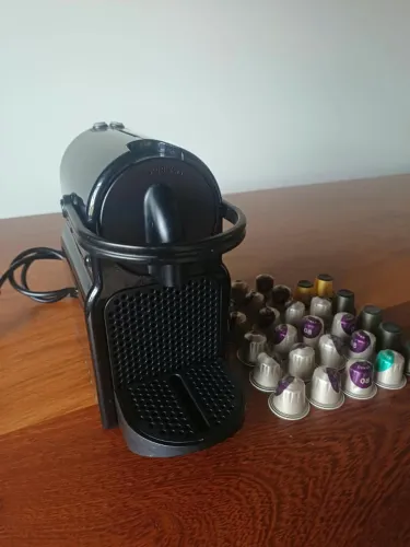 Nespresso Inicia D40 preta