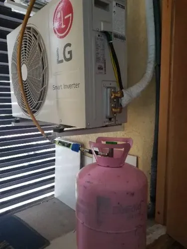 Carga de Gas  Gealageiras Câmara Fria Ar condicionado