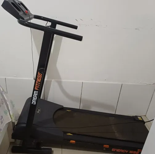 Esteira Dream Fitness 1600 bivolt dobrável. Wats *