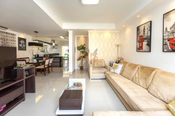 Casa de 4 Quartos à Venda no Condomínio Colina do Arvoredo | Santa Cândida Curitiba