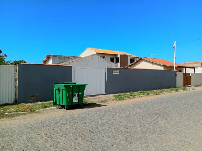 VENDE-SE CASA DE PRAIA EM GRUSSAÍ.