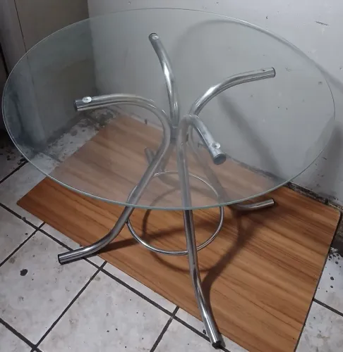 Mesa De Vidro Redonda Com Base Cromada - Linda E Moderna