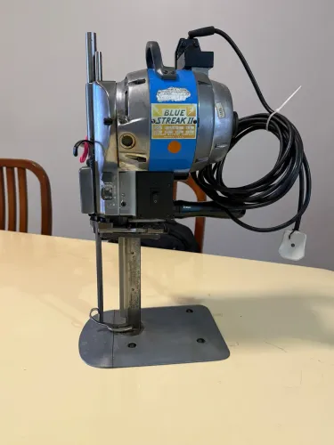 MÁQUINA DE CORTE EASTMAN BLUE STREAK II 8 POL. SEMINOVA
