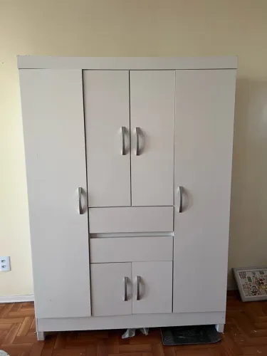 Guarda roupa solteiro praticamente novo