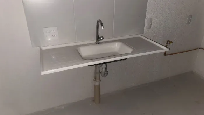 Vendo Pia de Fibra, Pia de porcelanato e Vaso Sanitário