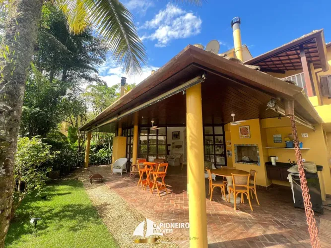 Praia da Baleia: Casa em condomínio disponível para venda!