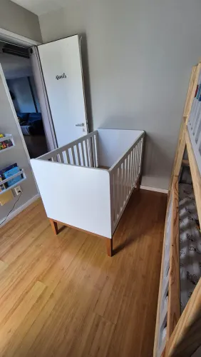 Berço em estado de novo (com extensão para cama montessoriana)