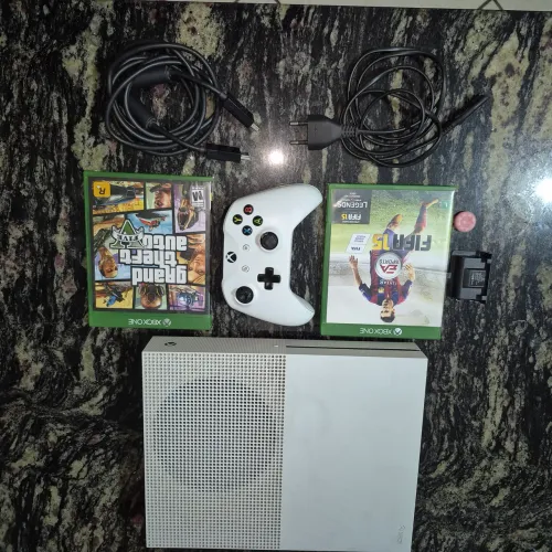 Vendo XBox One S...em ótimo estado.
