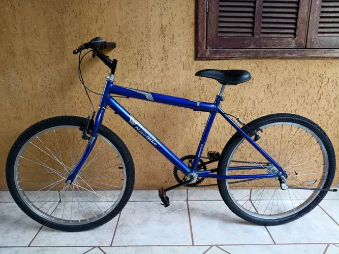 Bicicleta para adulto Aro 26. Seminova. Ótimo estado. Pneus novos.