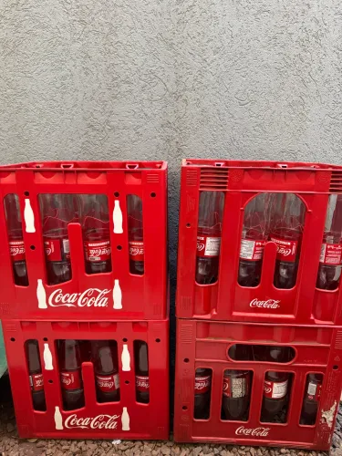 Caixa com casco (Coca Cola 1L)