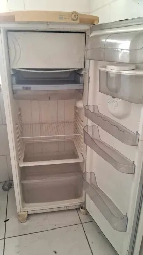 Geladeira para peças 