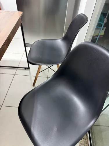 Mesa e cadeiras