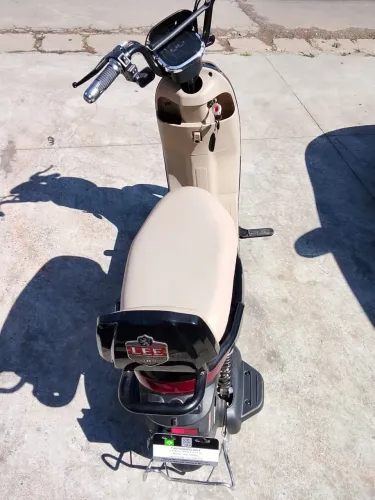 Motos