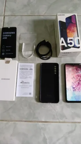Vendo um A 50 semi novo por 450 pegando perfeitamente