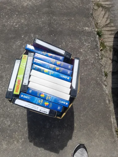 100 fitas VHS