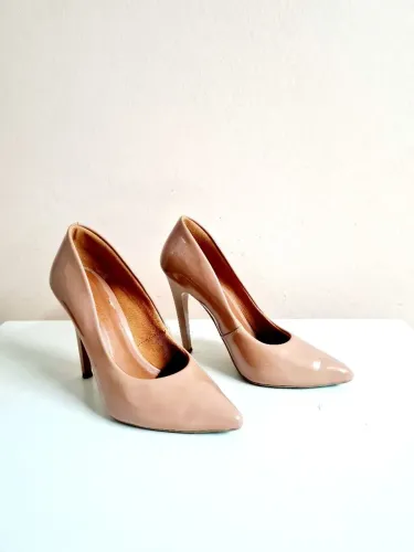 Sapato Semi.Novo - num 34 bege lindo 55.00 pix