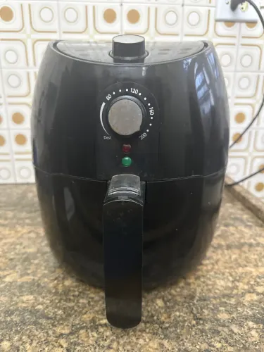 Air fryer Britânia.