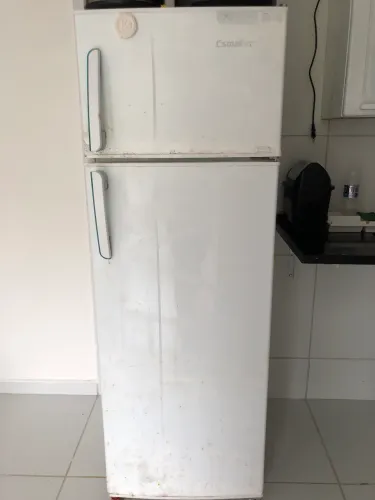 Geladeira esmaltec para doação