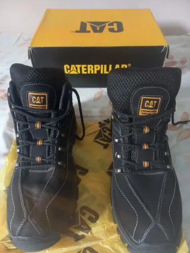 Tênis - bota Caterpillar cano médio