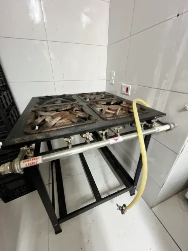 Fogão industrial 4 bocas Cefaz - Resistente e potente