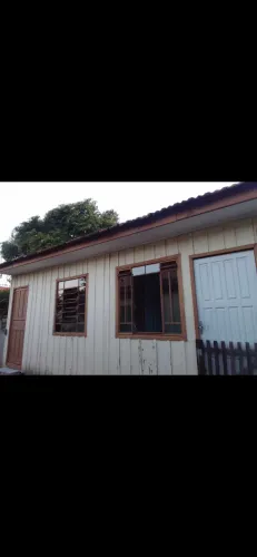 Alugo casa estilo meia água