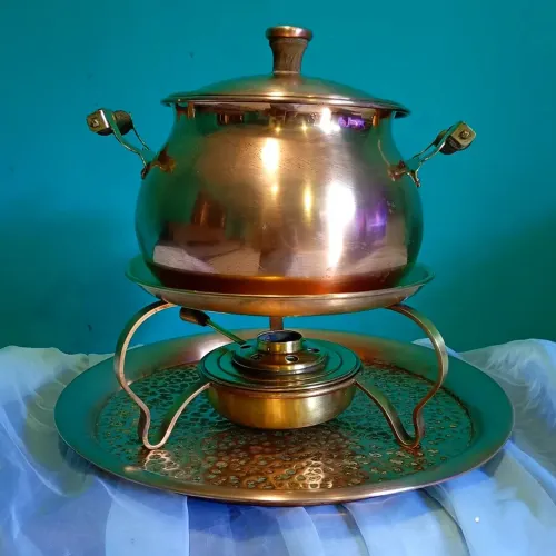 Antigo réchaud com fogareiro em latão / bandeja e panela em cobre