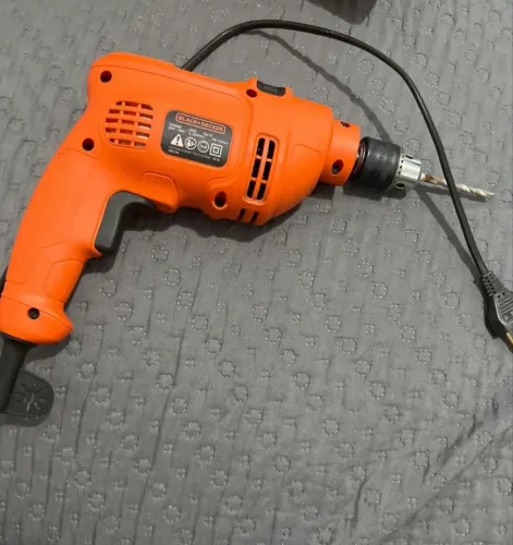 VENDE-SE FURADEIRA BLACK DECKER