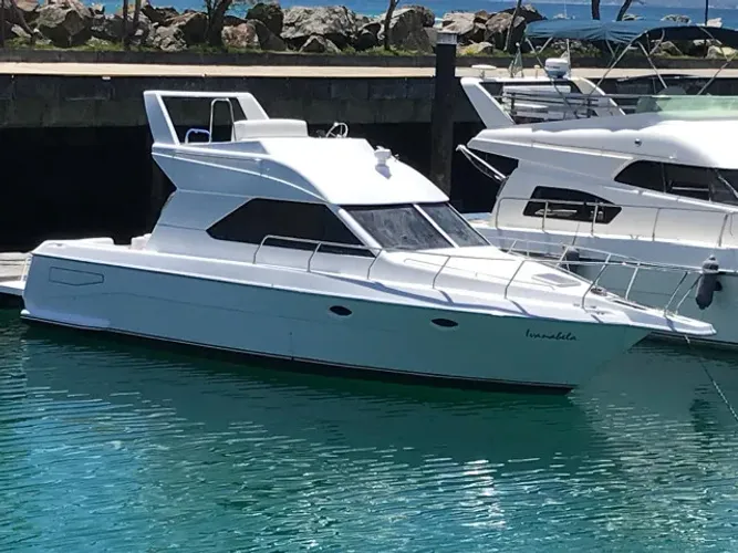 Lancha 30' Perimar com Fly + vaga no Pier A da Bahia Marina (4m) 