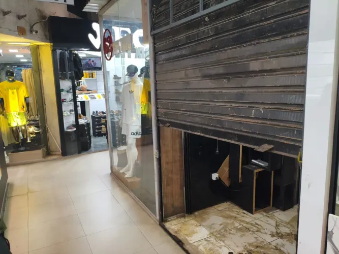 Aluga-se loja camelódromo ok entrego ela com os móveis do jeito que vc quiser