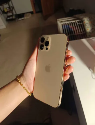 iphone 12 pro, nada quebrado, ja estrego com película e 3 capinhas 