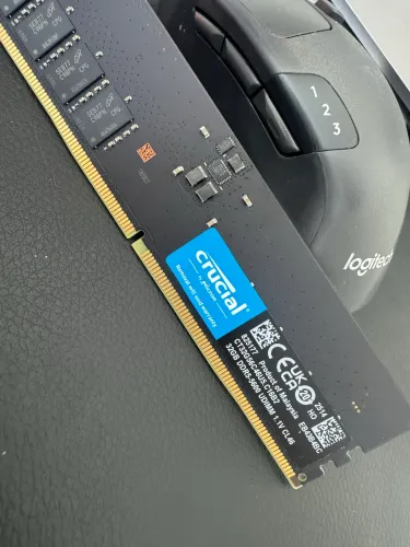 Memória RAM Crucial 32GB DDR5-5600 para Desktop - Menos de 1 Ano de Uso