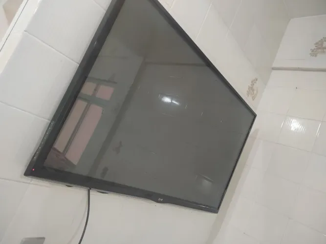Vendo tv LCD não é smartv.mais tem uma ótima imagem entrada HDMI e USB com antena digital