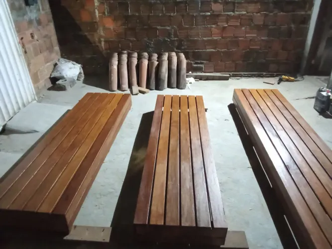 Banco  madeira sobre encomenda 