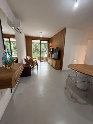 Apartamento mobiliado e decorado com 2 quartos no Cacupé, Florianópolis