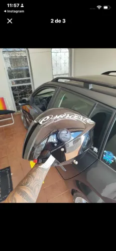 Capacete para sair logo