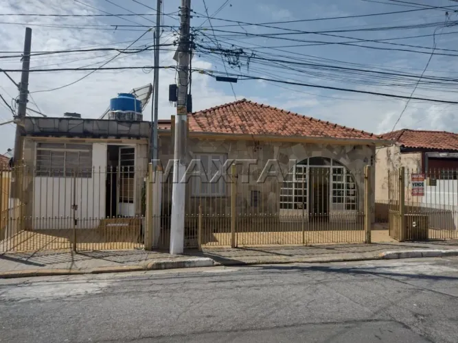 Terreno Multi familiar com 4 Casas, mais 1 Galpão, pode ser para reforma ou demolir para c