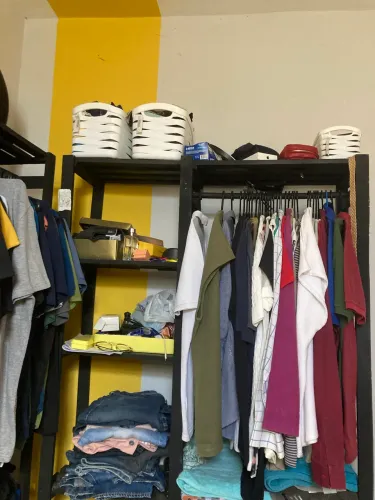 Closet/Arara de pinus pintado 