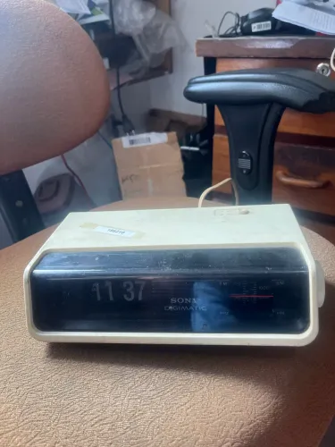 Rádio relógio Sony com defeito
