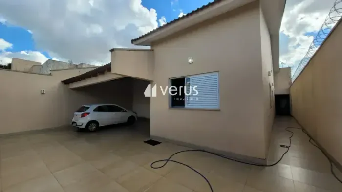 Casa para aluguel, 4 quartos, 2 suítes, 2 vagas, Santa Mônica - Uberlândia/MG