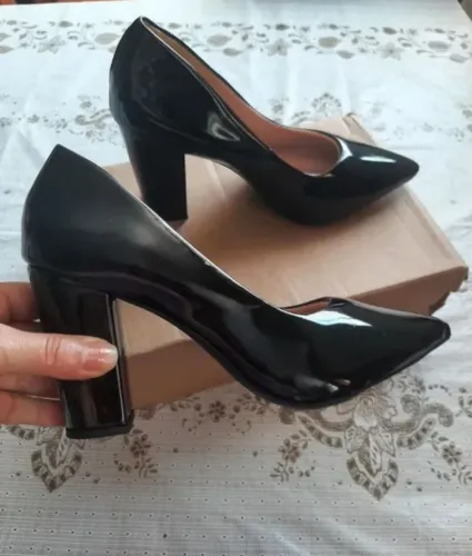 Sapato Salto grosso  feminino verniz 