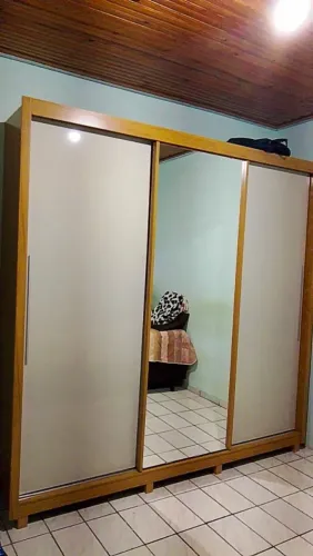 Vende-se guarda roupa de casal 