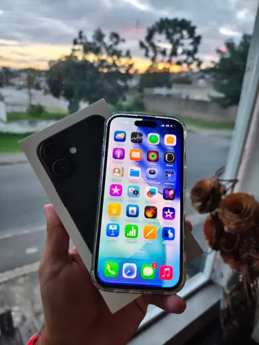 iPhone 16 Black 128 GB Garantia Apple até Maio de 2027